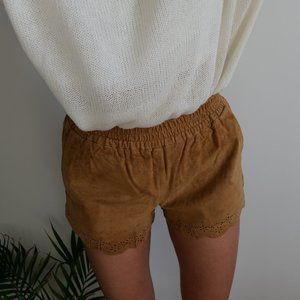 Oysho suede tanned shorts. Size M.